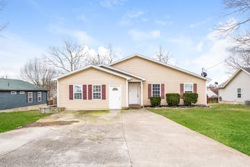 403 Lake Forest Dr La Vergne, TN 37086